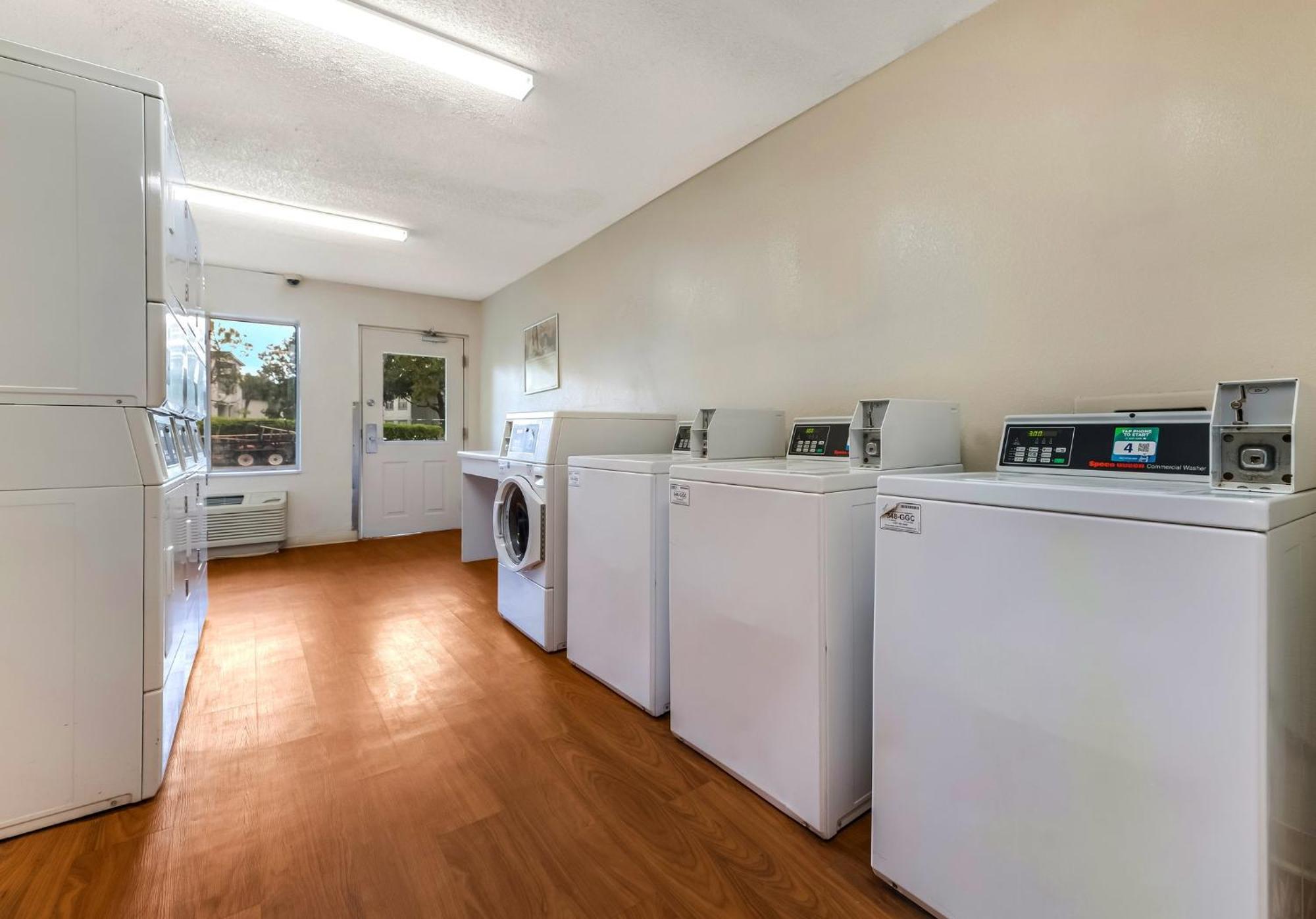 Hometowne Studios By Red Roof Orlando - Ucf Area Alafaya Extérieur photo