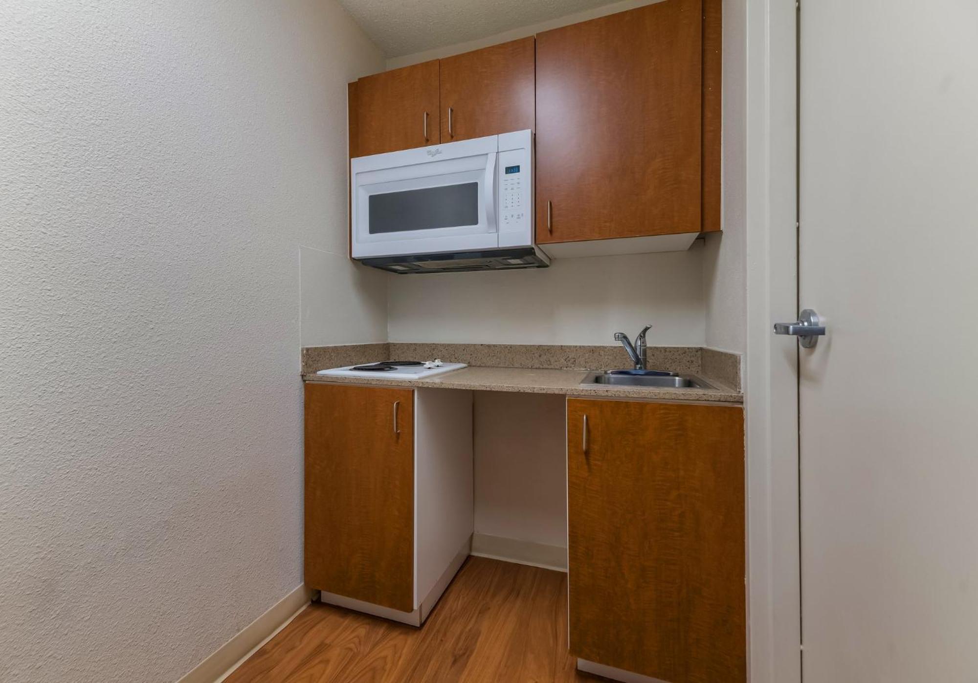 Hometowne Studios By Red Roof Orlando - Ucf Area Alafaya Extérieur photo